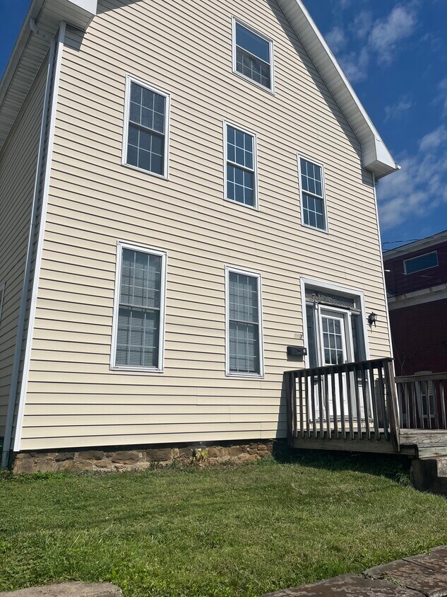 Primary Photo - 307 N 1st St