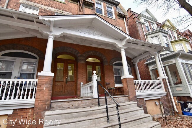 Building Photo - 220 Buckingham Pl