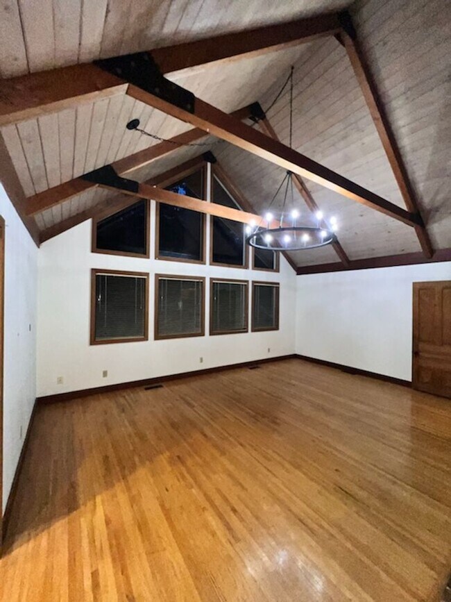 Building Photo - 1122 Point Fosdick Dr