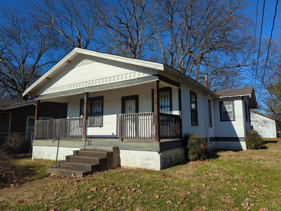 Primary Photo - 2 Bedroom House Available Near Highland Park