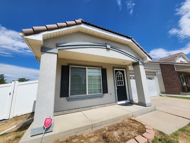 Building Photo - Great 3 Bed Ranch Style Home In Green Vall...