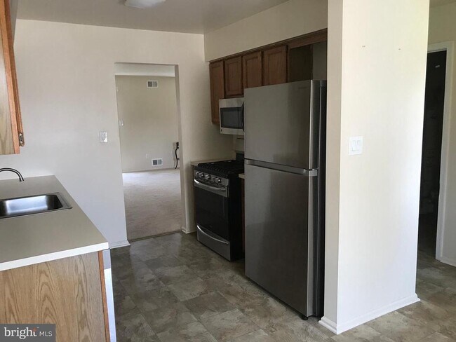 Foto del edificio - 20 Lancaster Ct