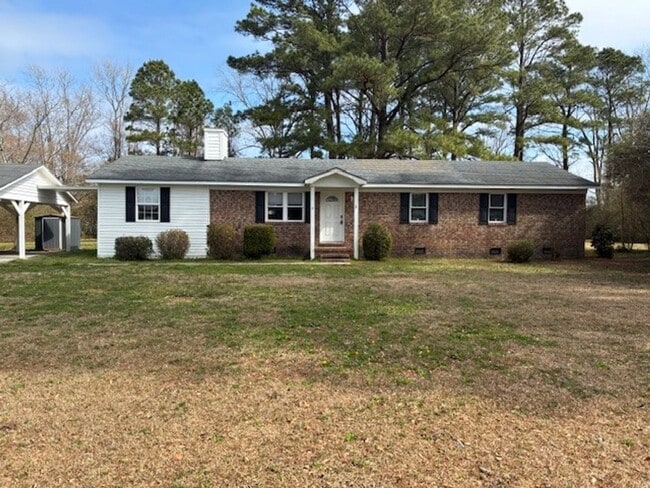 4 Bedroom 3 Bath Home in Winnabow, NC - 4 Bedroom 3 Bath Home in Winnabow, NC