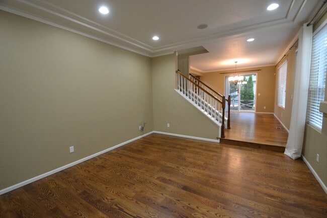Building Photo - 4 bedrooms and large loft in Banning Lewis...