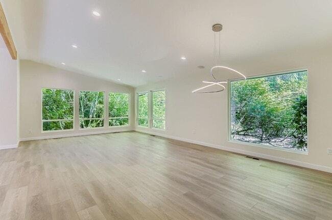 Building Photo - 4bd/2.75ba Woodinville House