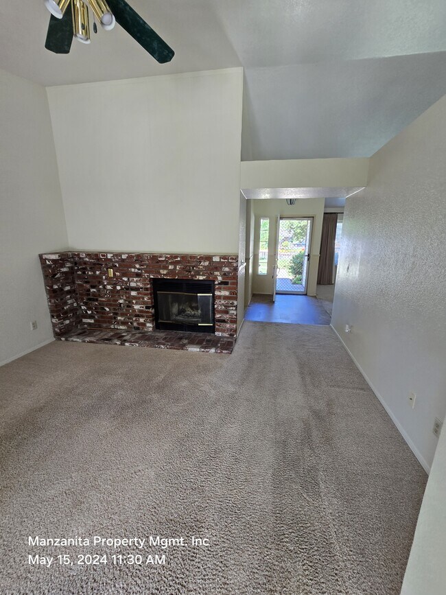 Building Photo - 1802 Willowbank Ln