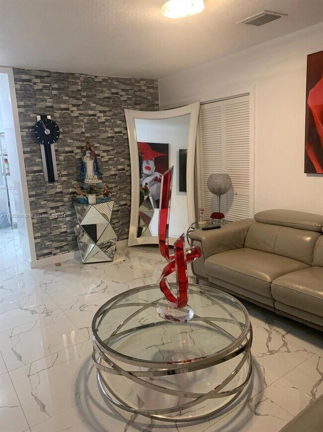 Foto del edificio - 1217 NW 99th St