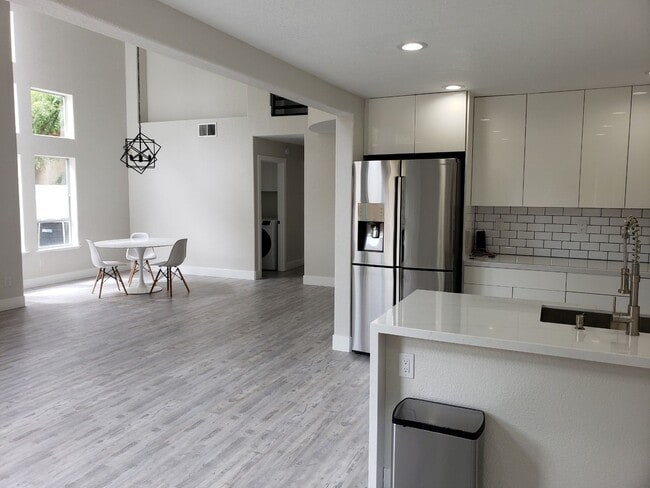 Foto del edificio - Remodeled Modern Home for Rent in Rocklin