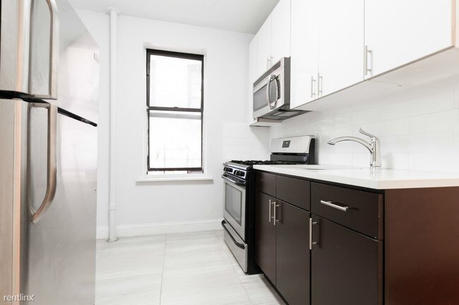 Building Photo - 530 W 174th St
