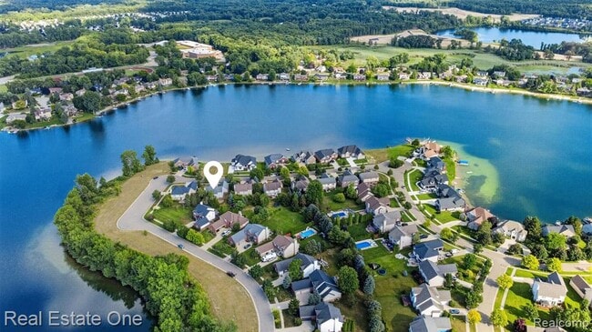 Building Photo - 699 Bay Pointe Dr