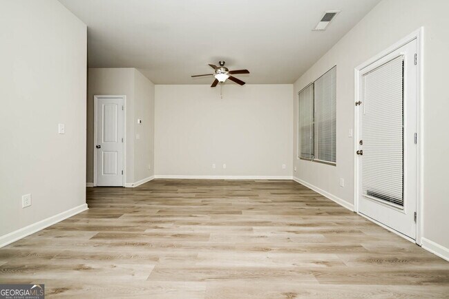 Foto del edificio - 3281 Pennington Dr