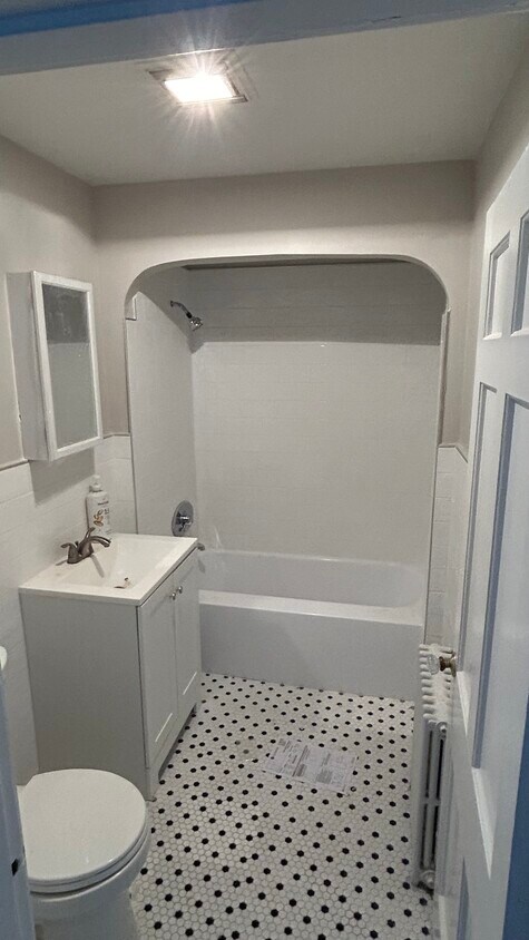 Primary Photo - 121 Maple St