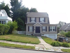 Building Photo - 44 Chippewa Rd