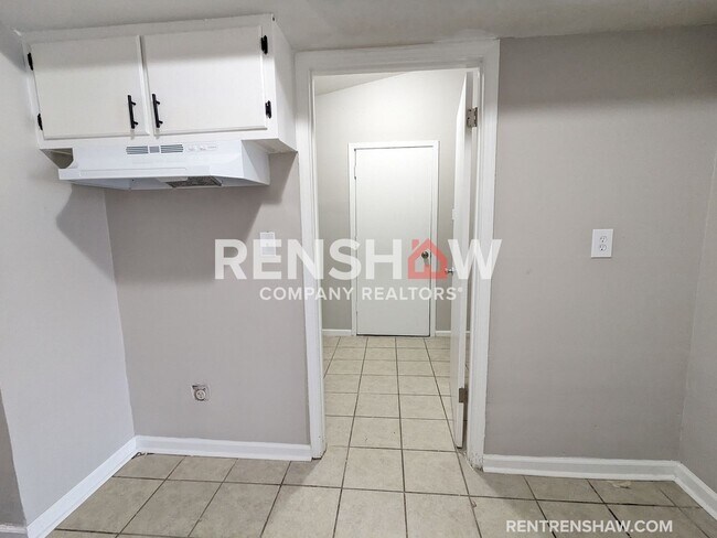Building Photo - 3479 Pine Ridge - 3 Bed / 2 Bath - Move in...