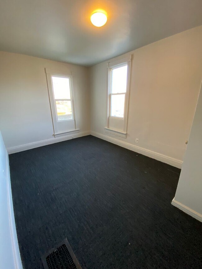 Building Photo - 1434 Saint Joseph Blvd
