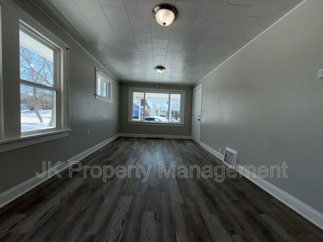 Building Photo - 1703 2nd Ave S