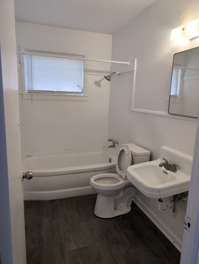 Foto del edificio - 1206 Wedemeyer Rd