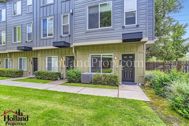 Building Photo - Move-In Ready Beaverton Gem with Attached Garage, Utilities included