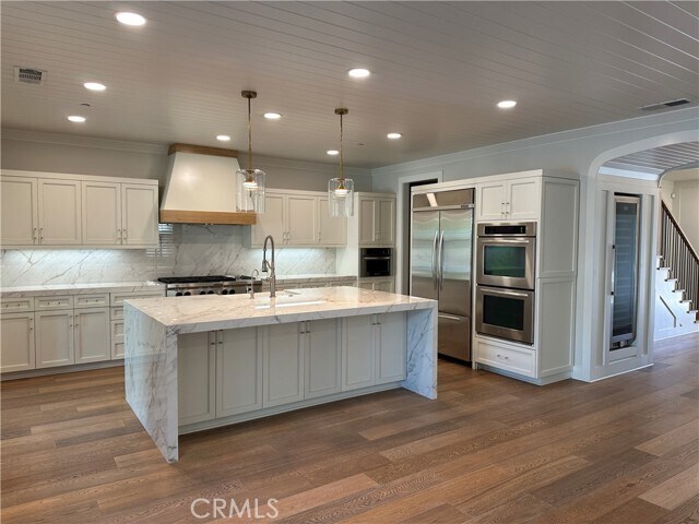 Building Photo - 45 Skyward