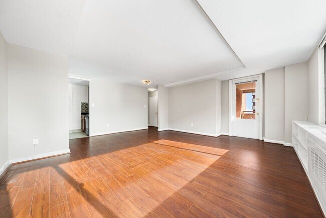 Building Photo - 1021 Arlington Blvd