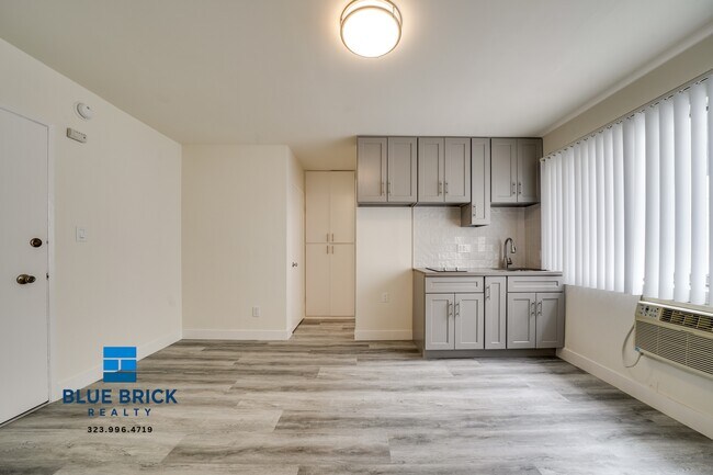 Foto del edificio - 15938 Vanowen St