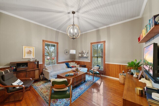 Foto del edificio - Available NOW! 3 bed + 2 bath bungalow w/ Historic charm in the heart of Durham!