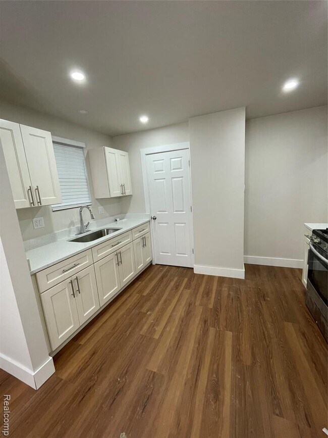 Foto del edificio - 8634 Patton St