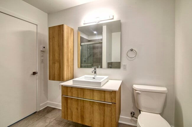 Building Photo - 9675 Av. Papineau