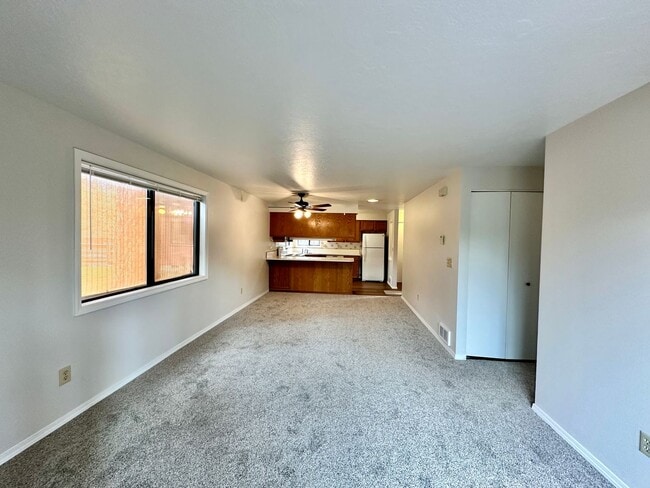 Building Photo - Quiet Condo in Quiet Community for Rent.