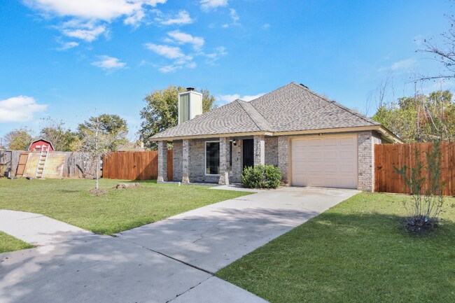 Building Photo - 2210 Cooke Dr