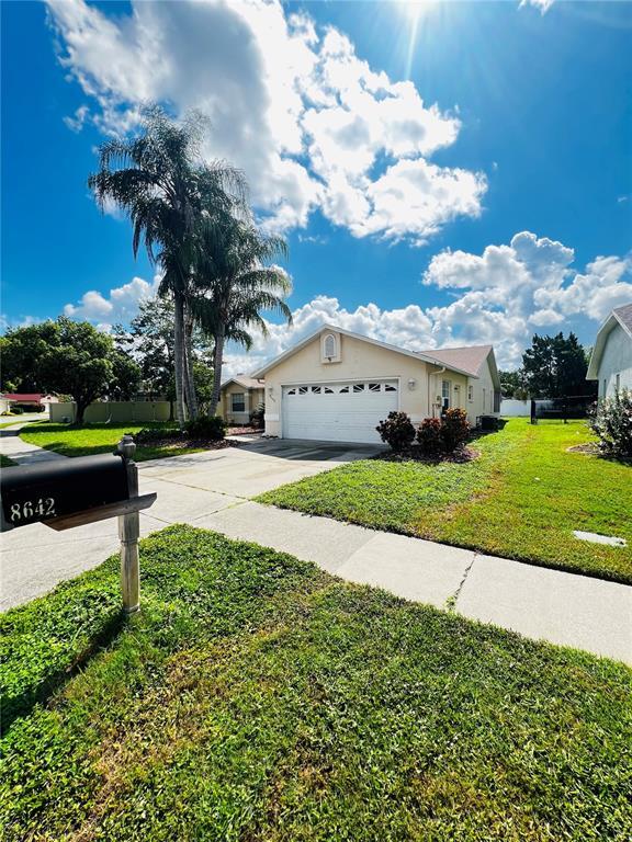 Foto del edificio - 8642 Cypress Lakes Blvd