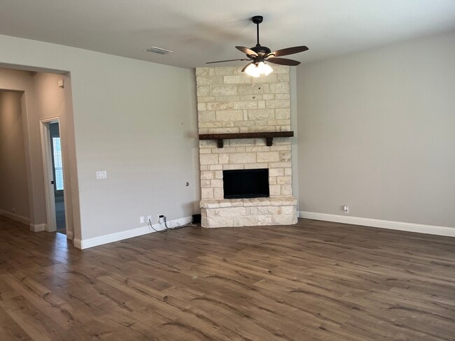 Building Photo - 3000 Golden Sunset Ct