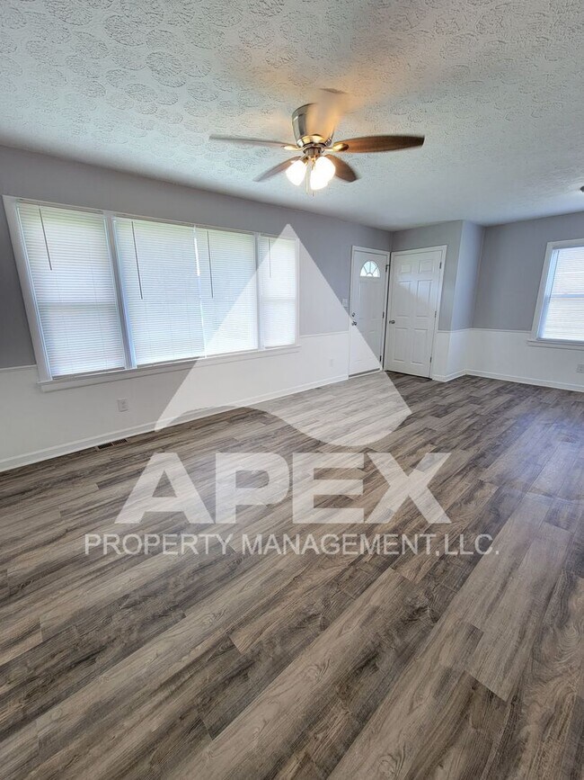 Building Photo - Beautiful 2 Bd -1 Ba Single Family Home in...