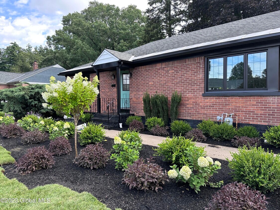 7 Macarthur Dr, Saratoga Springs, NY 12866 House for Rent in Saratoga Springs, NY