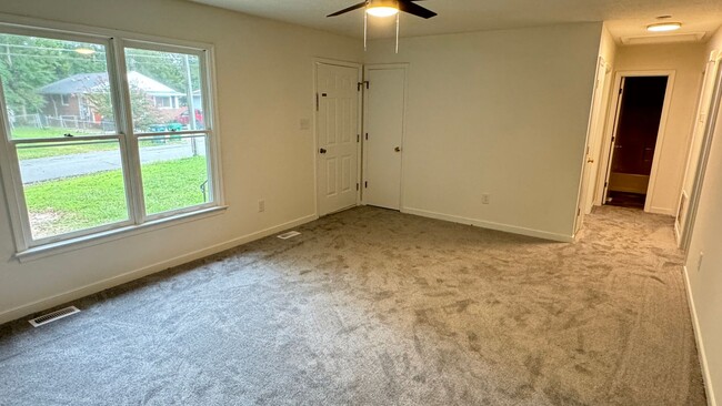 Building Photo - Renovated Highland Springs Rancher