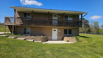 Building Photo - 9355 Valley View Dr