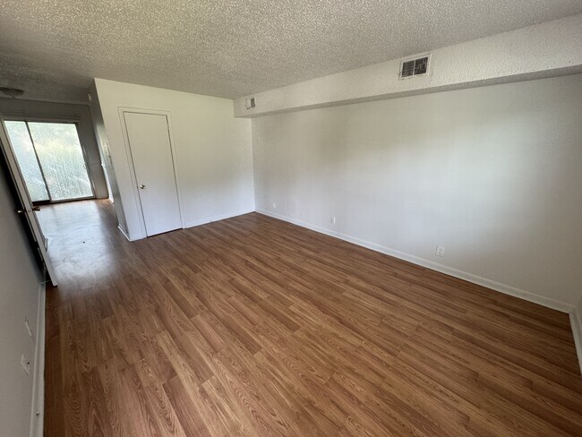 Foto del edificio - 441 Harding Pl