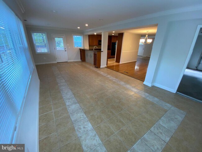 Building Photo - 1008 Merlins Ct