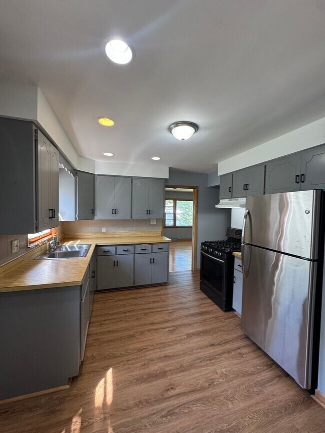 Foto del edificio - 3 bedroom, 2 bathrooms, 2 car garage-Ranch...