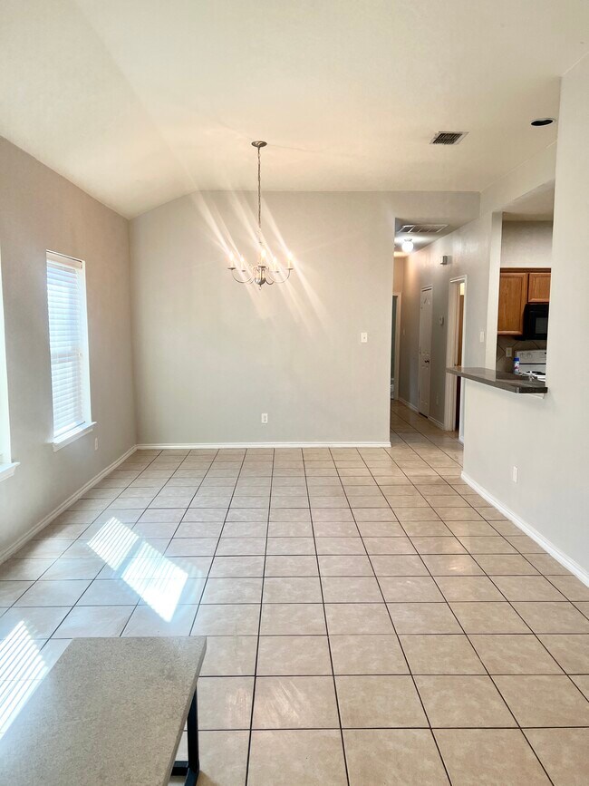 Building Photo - 844 Mirabell Ct