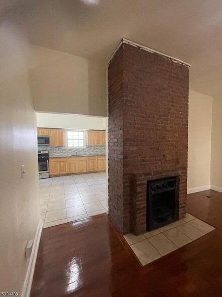 Primary Photo - 292 Roseville Ave