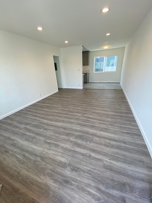 Building Photo - 14633 Sylvan St