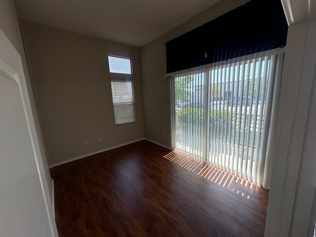Building Photo - spacious 3 bed 3.5 bath condo with pool, c...