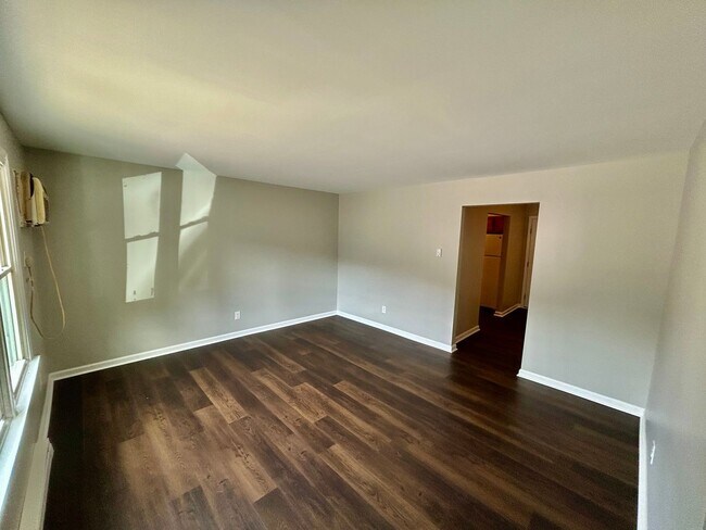 Foto del edificio - HALF OFF FIRST MONTH - 2 Bedroom in Versailles!