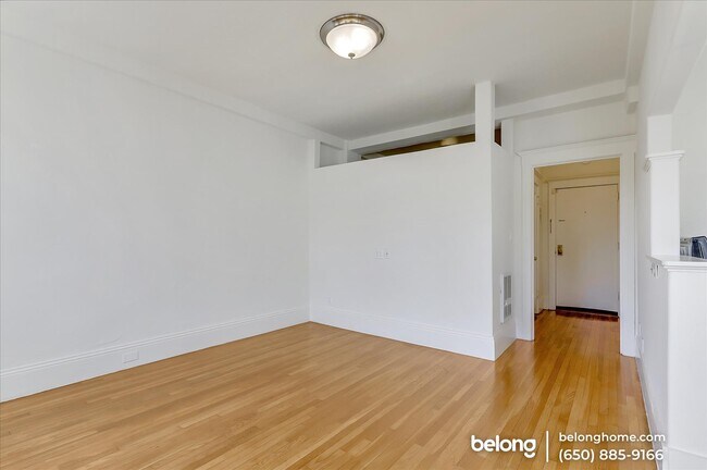 Building Photo - 2415 Van Ness Ave
