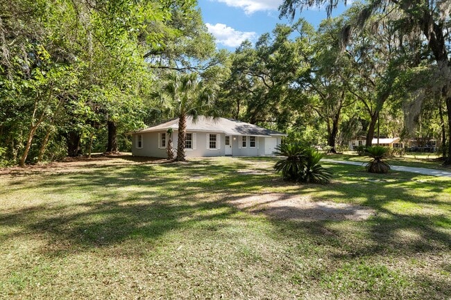 Building Photo - Country Living on 1 Acre – Move-In Ready 3 Bedroom Home in Reddick!