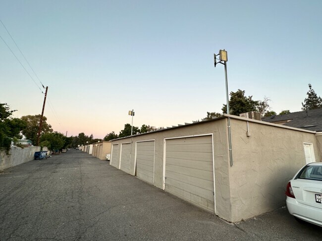 Foto del edificio - 290 E El Paso Ave