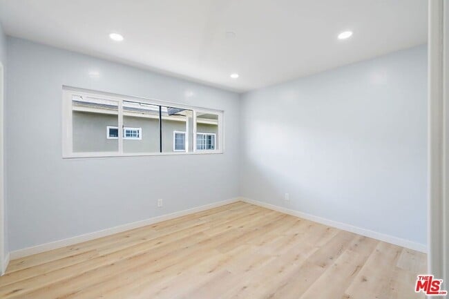 Foto del edificio - 719 E 79th St