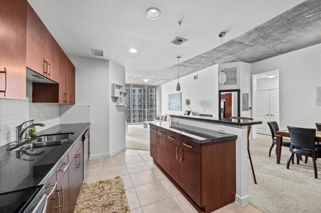 Foto del edificio - 300 S Australian Ave