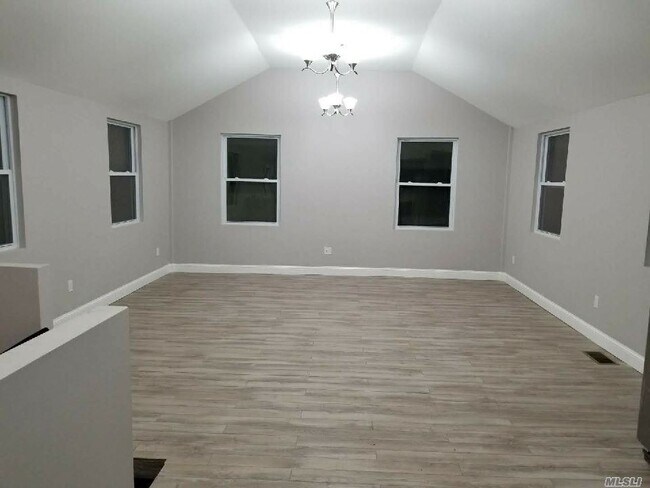 Foto del edificio - 329 Magnolia Dr